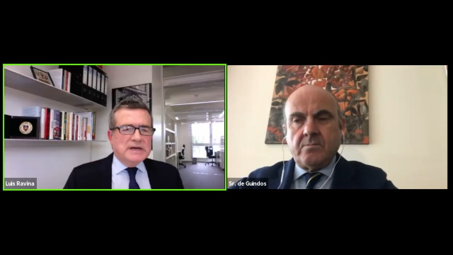 El vicepresidente del BCE, Luis de Guindos, durante su participación en un webinario organizado el 14 de mayo de 2020 por la Universidad de Navarra.