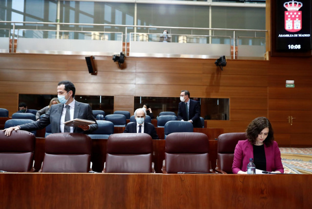 La presidenta de la Comunidad de Madrid, Isabel Díaz Ayuso, y el vicepresidente, Ignacio Aguado, en la Asamblea de Madrid.