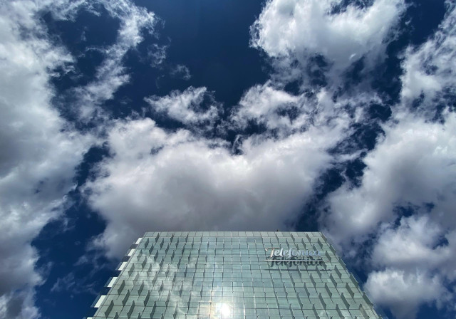 Edificio donde se encuentra la sede de Telefónica ubicada en Ronda de la comunicación, Madrid (España)
