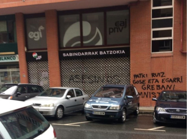 Imagen del Batzoki de San Inazio atacado con pintadas