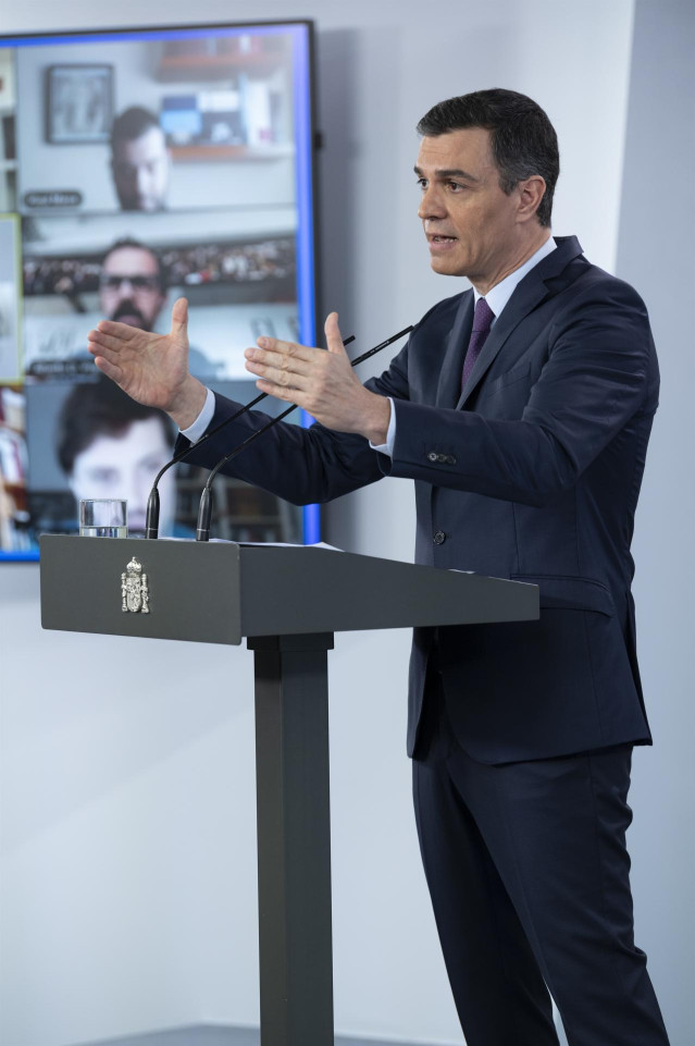 El presidente del Gobierno, Pedro Sánchez, en rueda de prensa telemática en el Palacio de la Moncloa