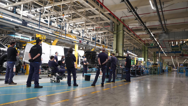 Imagen de la vuelta de la vuelta a la actividad en la planta de Mercedes en Vitoria