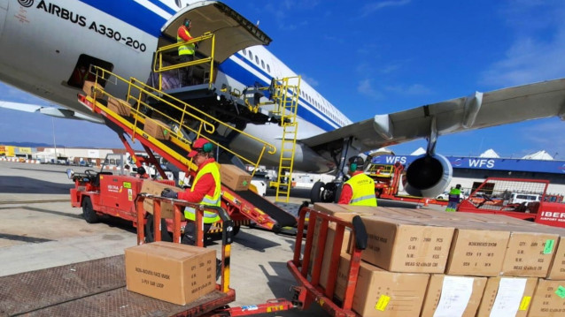 Vuelos de aeropuertos de Aena con material sanitario.