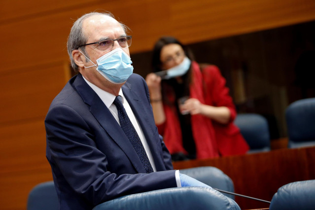 El portavoz del PSOE, Ángel Gabilondo durante la sesión de control al ejecutivo regional en la Asamblea de Madrid