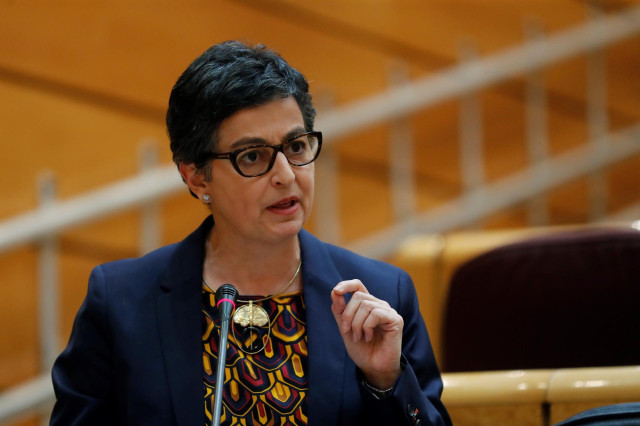 La ministra de Asuntos Exteriores, Arancha González Laya, durante su intervención en la primera sesión de control al Gobierno en el Senado desde la declaración del estado de alarma con un presencia reducida al 10% de los senadores para así mantener las me