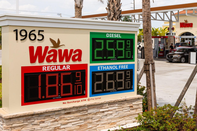 20 April 2020, US, Boynton Beach: Gas prices are seen under $2.00 at the Wawa on Hypoluxo Road in Boynton Beach. nited States crude oil prices plummeted to their lowest levels ever, as contracts settled deep in negative territory for the first time, amid