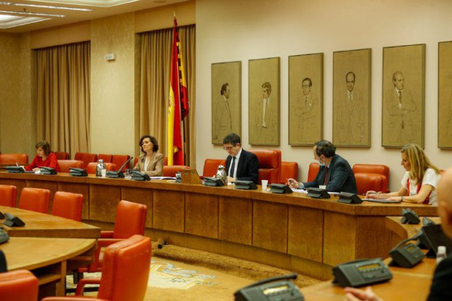 La vicepresidenta Carmen Calvo compareciendo en el Congreso