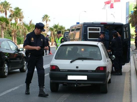 Agente De Policía Nacional En Un Control, en una imagen de archivo