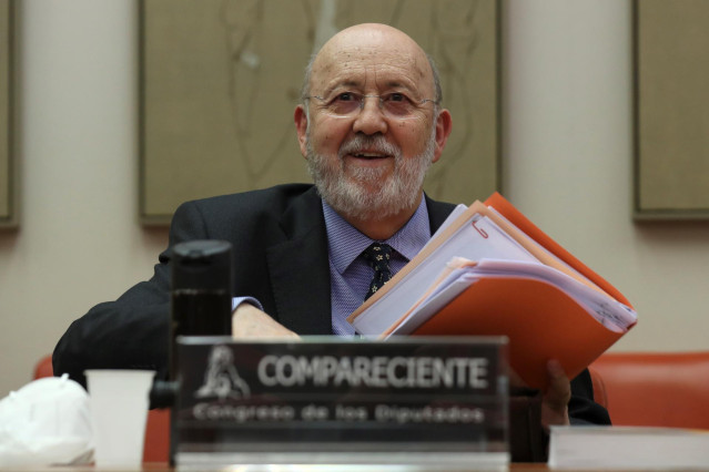 El presidente del Centro de Investigaciones Sociológicas, José Felix Tezános, comparece en la Comisión Constitucional del Congreso.