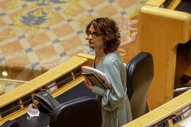 La ministra de Hacienda y portavoz del Gobierno, María Jesús Montero, durante el pleno de control al Gobierno centrado de nuevo en las consecuencias de la pandemia por el coronavirus, pero en el que también se tratan otros asuntos como la inmigración o la