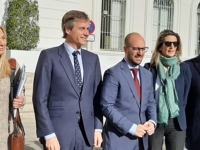El vicesecretario de Política Territorial del PP, Antonio González Terol junto al alcalde de El Puerto de Santa María, Germán Beardo