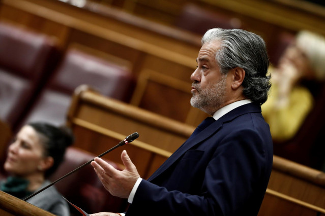 El diputado de Ciudadanos Marcos de Quinto durante el pleno celebrado este miércoles en el Congreso, donde el gobierno expone los resultados de los últimos consejos europeos y los motivos por los que solicita una nueva prórroga del estado de alarma. En Ma