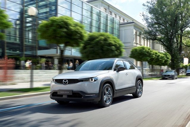 Imagen del primer vehículo eléctrico de Mazda, el MX-30.