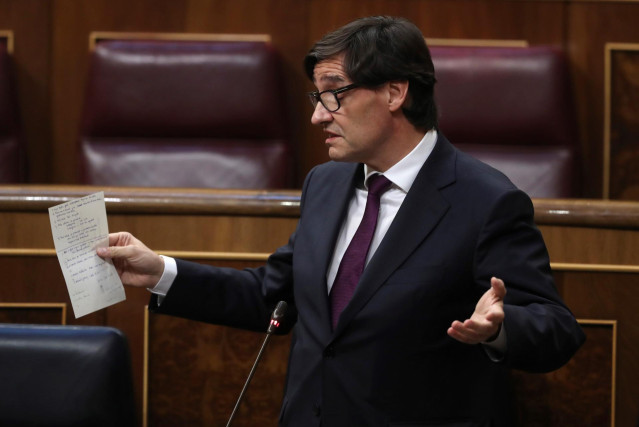 El ministro de Sanidad, Salvador Illa, interviene durante el debate este miércoles en el Congreso