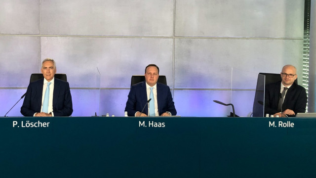 Peter Löscher, Markus Haas y Markus Rolle en la junta de accionistas virtual de Telefónica Deutschland
