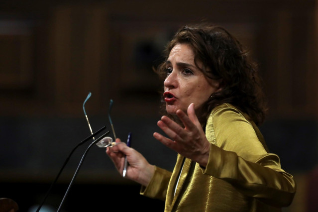 La ministra de Hacienda, María Jesús Montero, durante el pleno del Congreso.