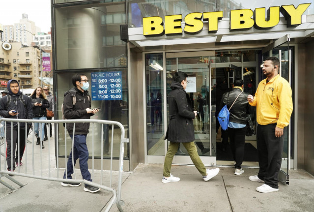 March 19, 2020 - New York, NY, USA. An employee takes count of how many customers are entering the Best Buy store at the Union Square location. Many stores around the city are limiting the number of people that may shop at once as a way to promote social