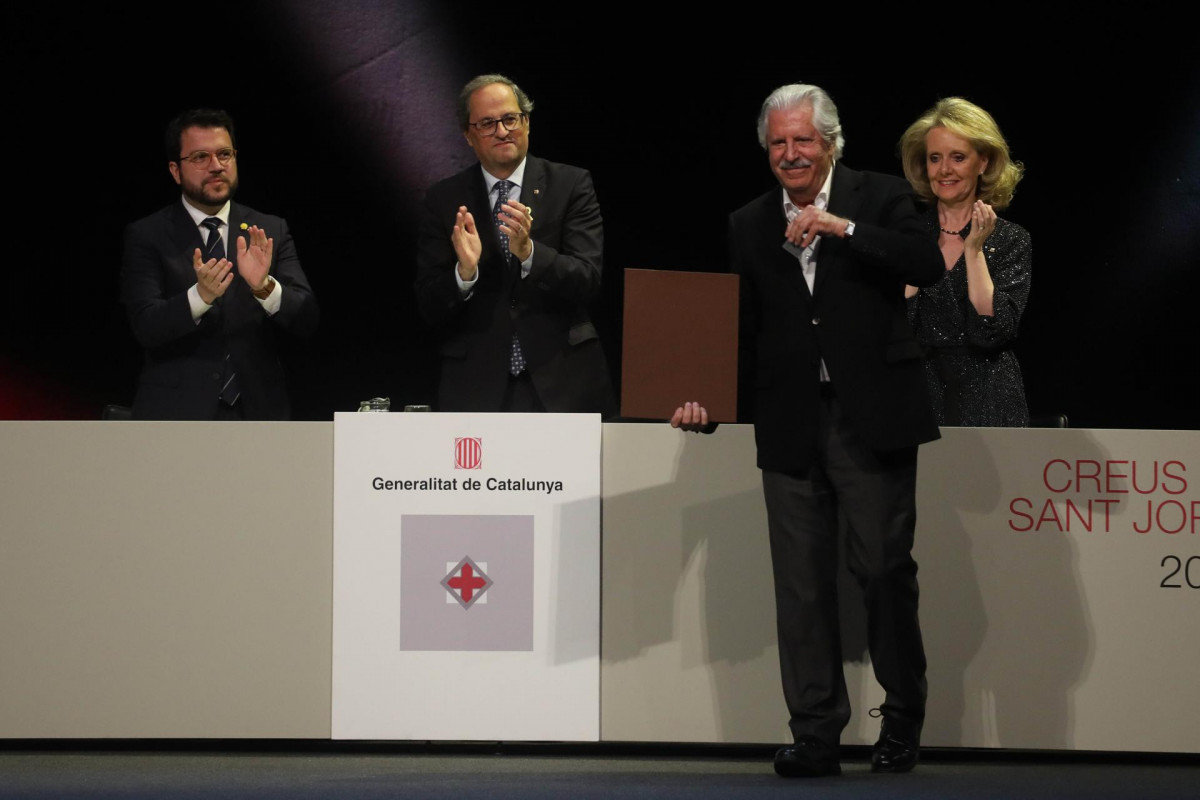 Lluís Juste de Nin recibe la Creu de Sant Jordi en 2019 con Q.Torra, P.Aragonès y M.Vilallonga (archivo)