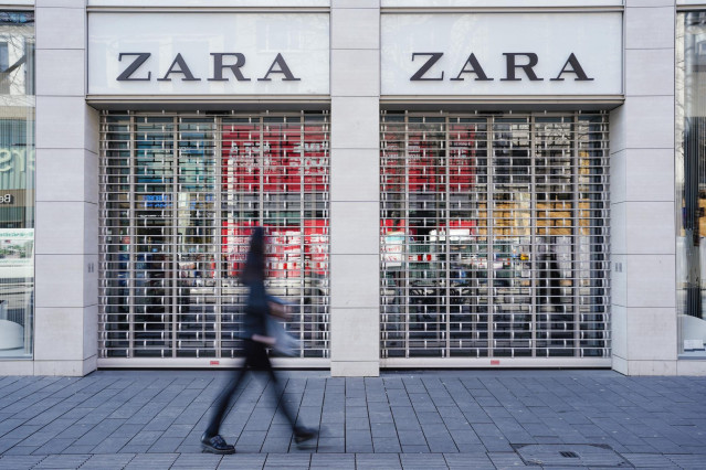Tienda de Zara cerrada durante la crisis del coronavirus