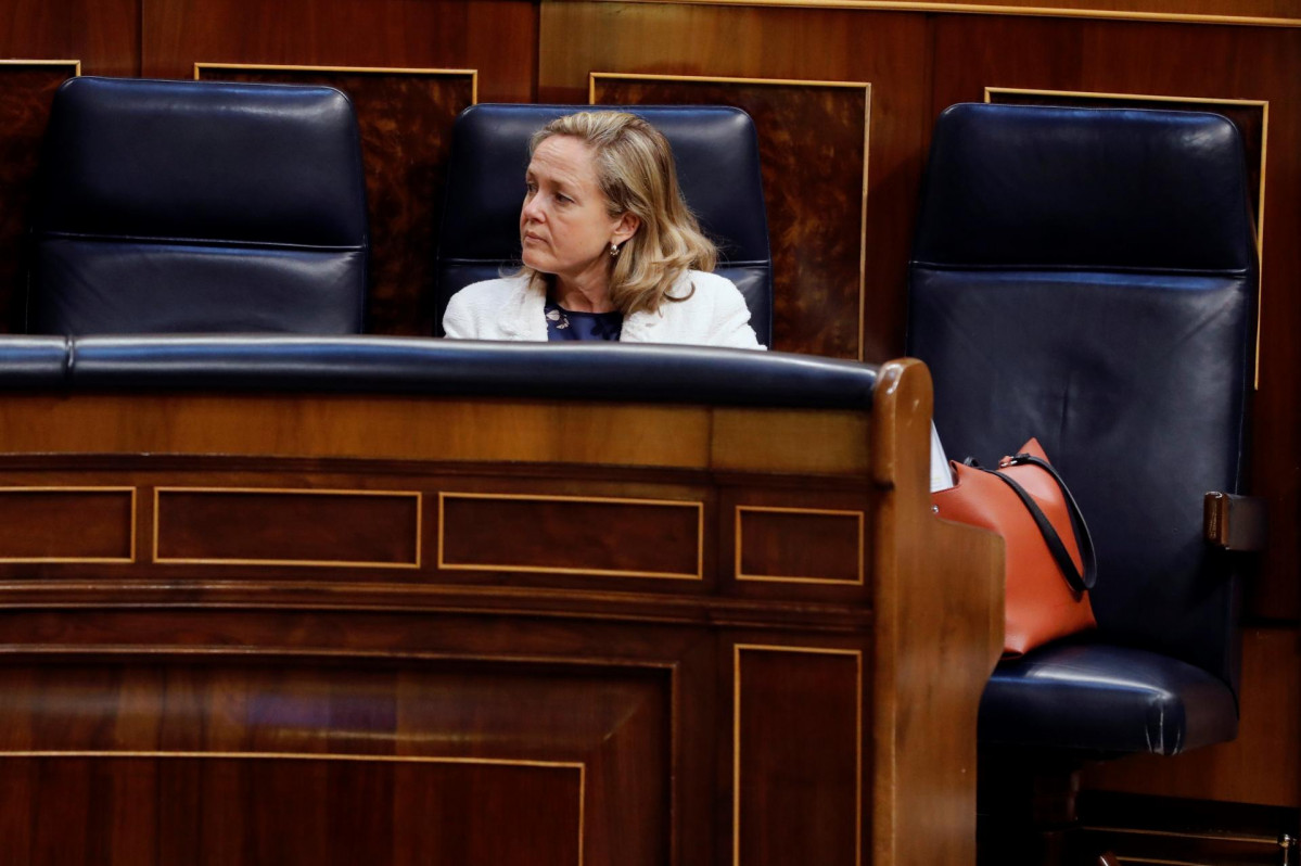 La ministra de Economía, Nadia Calviño, durante el pleno del Congreso que debate y vota este miércoles la quinta prórroga del estado de alarma, en Madrid (España), a 20 de mayo de 2020.