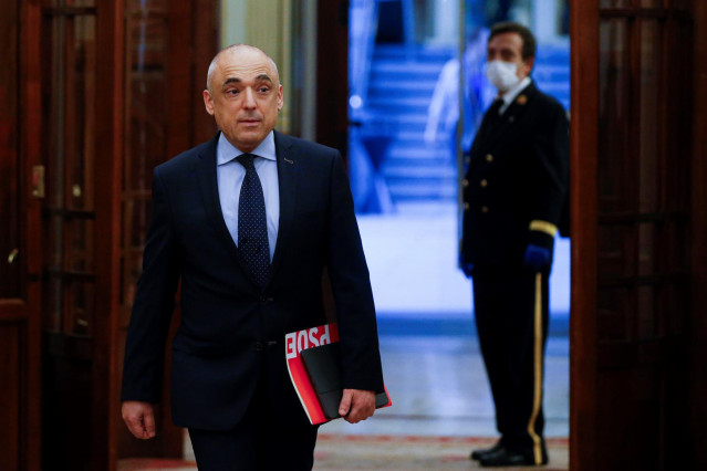 El diputado socialista, Rafael Simancas, a su llegada este jueves al Congreso para asistir al pleno que aprobará con una amplia mayoría una nueva prórroga del estado de alarma en un debate en el que se abordará, con toda probabilidad, la nueva fase que se
