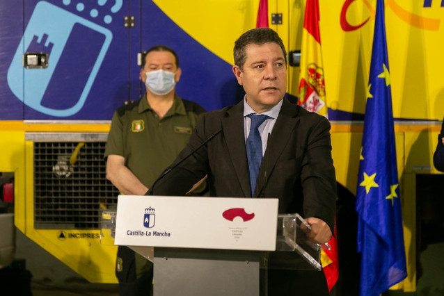 El presidente de Castilla-La Mancha, Emiliano García-Page, visita las instalaciones del Centro Operativo Provincial (COP) de prevención de incendios de la provincia de Cuenca