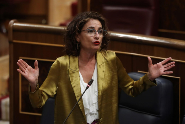 La ministra de Hacienda, María Jesús Montero, durante el Pleno del Congreso de los Diputados.