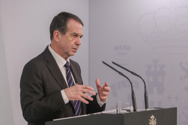 Rueda de prensa del presidente de la Federación Española de Municipios y Provincias (FEMP), Abel Caballero , tras reunirse con el presidente del Gobierno, Pedro Sánchez