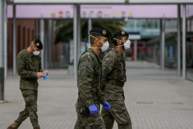 Militares del ejército en las inmediaciones del Hospital de Campaña de IFEMA