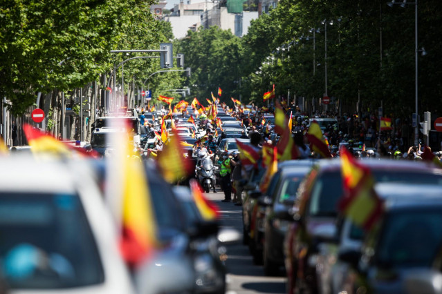 Coches en la manifestación convocada por Vox en Madrid