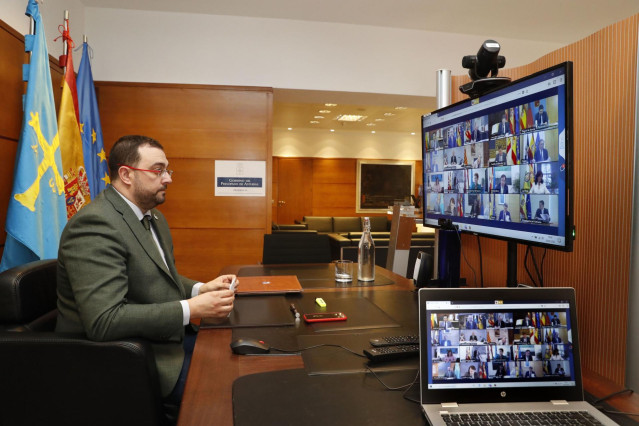 El presidente del Principado, Adrián Barbón, participa en la videoconferencia de presidentes de este domingo 24 de mayo.