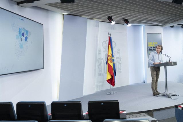 El director del Centro de Coordinación de Alertas y Emergencias Sanitarias, Fernando Simón, comparece en la rueda de prensa telemática.