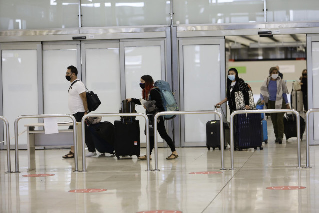 Pasajeros en el aeropuerto Adolfo Suárez Madrid-Barajas.