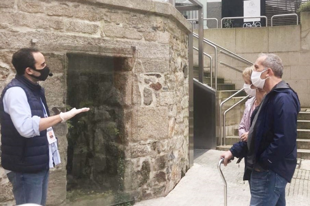 Pareja de residentes en Nueva Jersey realizando un free tour