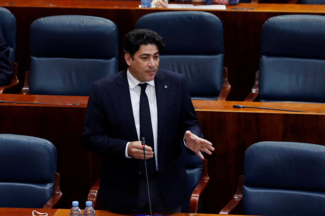 El diputado del PP, David Pérez, durante su intervención en el pleno que la Asamblea. Archivo.