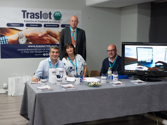 Traslot 102 es una exitosa empresa, con siete años de experiencia, formada por un equipo de expertos en compraventa o traspaso de administraciones de lotería
