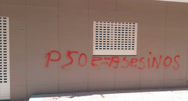 Pintada aparecida en la sede del PSPV de Benidorm.