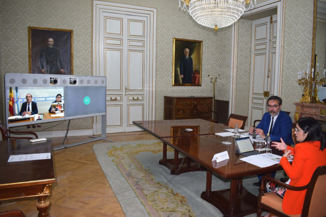 Reunión de la ministra de Política Territorial, Carolina Darias, con el conselleiro de Facenda, Valeriano Martínez