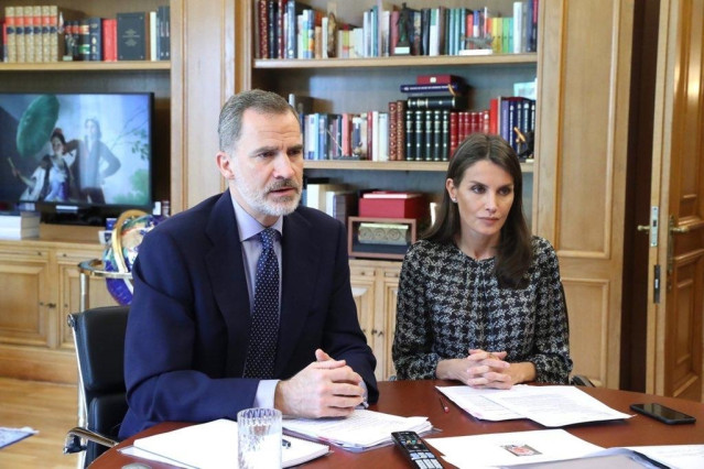 Los Reyes se reúnen por videoconferencia con la Confederación Española de Agencias de Viajes