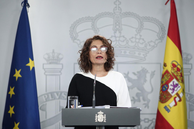 La ministra portavoz y de Hacienda, María Jesús Montero, comparece ante los medios tras el Consejo de Ministros celebrado en Moncloa, en Madrid (España), a 26 de mayo de 2020.