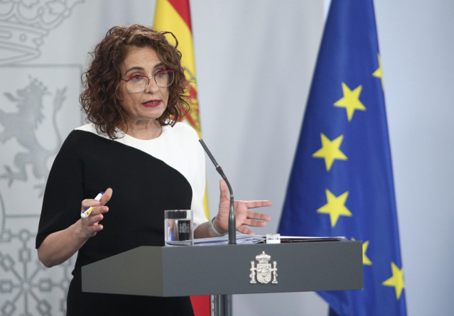 La ministra portavoz y de Hacienda, María Jesús Montero, comparece ante los medios tras el Consejo de Ministros celebrado en Moncloa, en Madrid (España), a 26 de mayo de 2020.