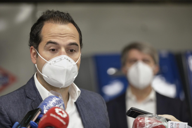 El vicepresidente, consejero de Deportes, Transparencia y portavoz del Gobierno de la Comunidad de Madrid, Ignacio Aguado, interviene ante los medios de comunicación.