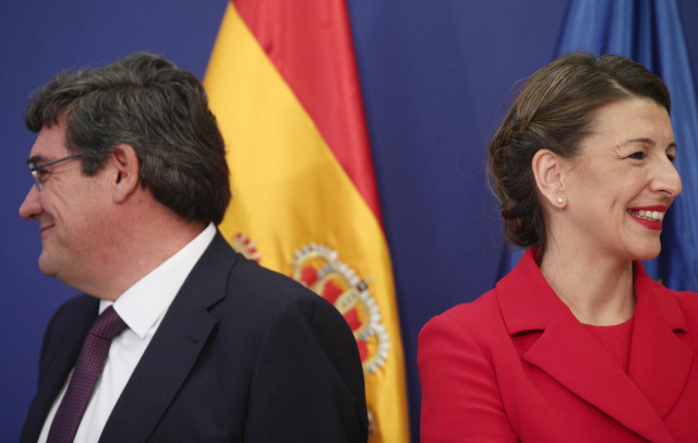 El ministro de Seguridad Social, Inclusión y Migraciones, José Luis Escrivá y la ministra de Trabajo, Yolanda Díaz