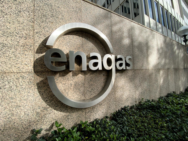 Detalle del logo de Enagás en la sede de la empresa