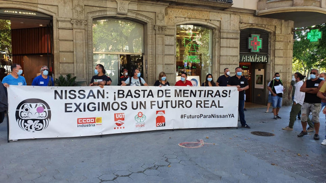 Trabajadores de Nissan este miércoles ante la sede de la Comisión Europea (CE) en Barcelona