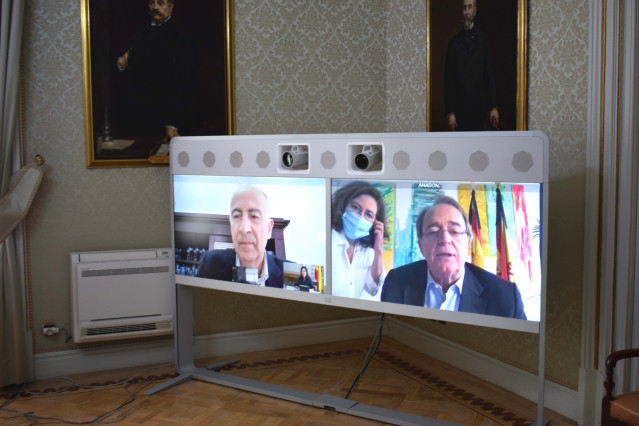Darias y Pérez Anadón abordar en una reunión bilateral la situación del empleo público en Aragón.