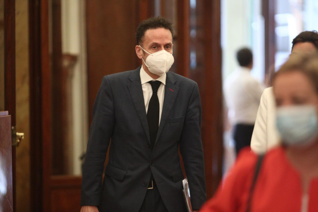 El portavoz parlamentario de Ciudadanos, Edmundo Bal, a su llegada al pleno de sesión de control al Gobierno.