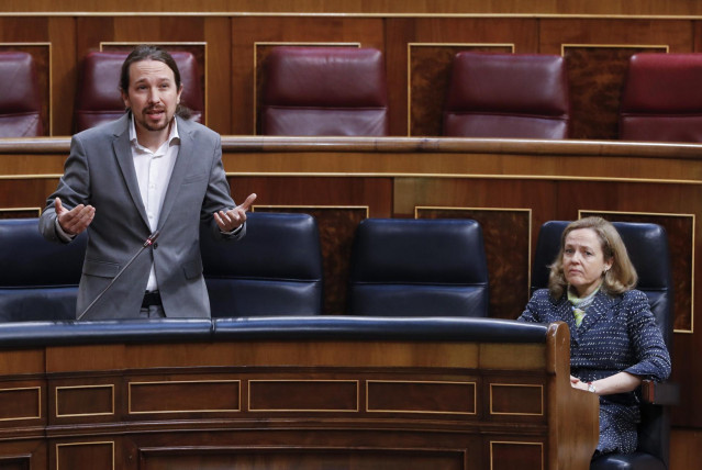 El vicepresidente segundo del Gobierno, Pablo Iglesias y la vicepresidenta económica, Nadia Calviño.