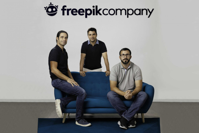 Los tres fundadores de Freepik Company Pablo Blanes, Joaquín Cuenca y Alejandro Sánchez, de izquierda a derecha