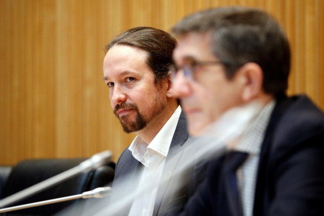 El vicepresidente segundo del Gobierno, Pablo Iglesias (i), y el presidente de la Comisión para la Reconstrucción Social y Económica, Patxi López